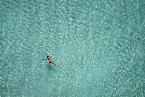 Девушка на острове Мадриски архипелага Лос-Рокес, Венесуэла. - Sputnik Молдова
