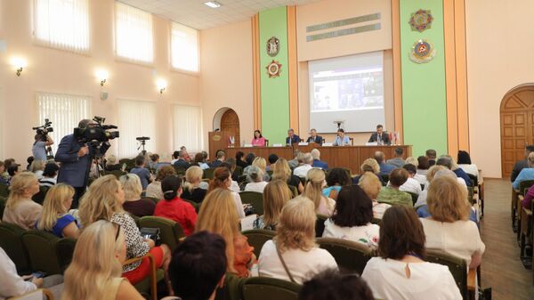 Въезд в Молдову запрещен: конференция филологов-русистов в Тирасполе началась со скандала  - Sputnik Молдова