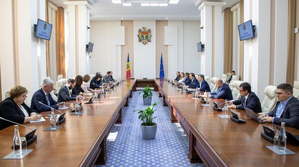 Встреча молдавского премьера Дорина Речана с делегацией Международного валютного фонда во главе с Кларой Мира - Sputnik Молдова