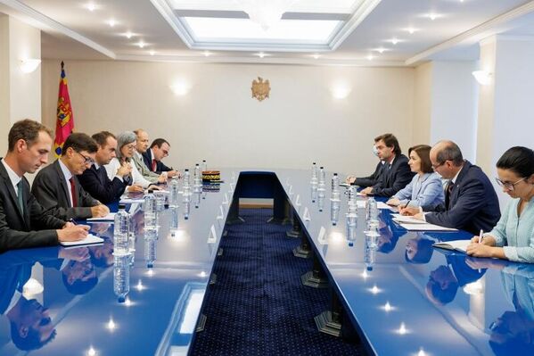 Встреча президента Молдовы Майи Санду и министра обороны Франции Себастьяна Лекорню. - Sputnik Молдова