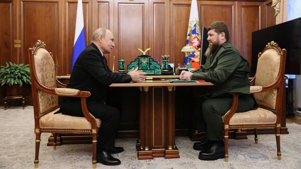 Президент РФ В. Путин провел встречу с главой Чечни Р. Кадыровым - Sputnik Молдова