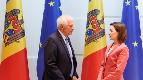 Президент Молдовы Майя Санду и глава европейской дипломатии Жозеп Боррель на встрече в Кишиневе - Sputnik Молдова