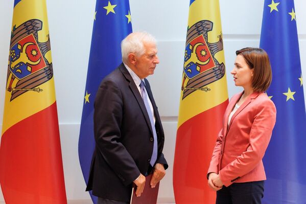 Президент Молдовы Майя Санду и глава европейской дипломатии Жозеп Боррель на встрече в Кишиневе. - Sputnik Молдова