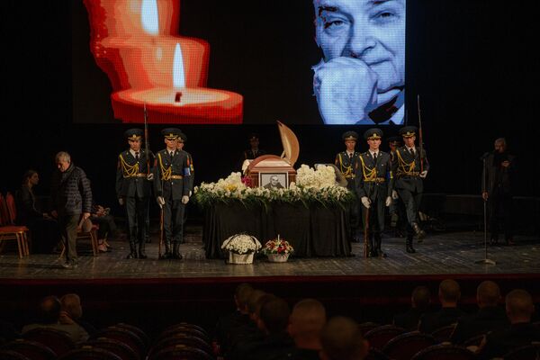 Ceremonia funerară a scriitorului Ion Druță - Sputnik Moldova