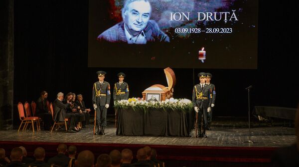 Церемония прощания с писателем Ион Друцэ - Sputnik Молдова