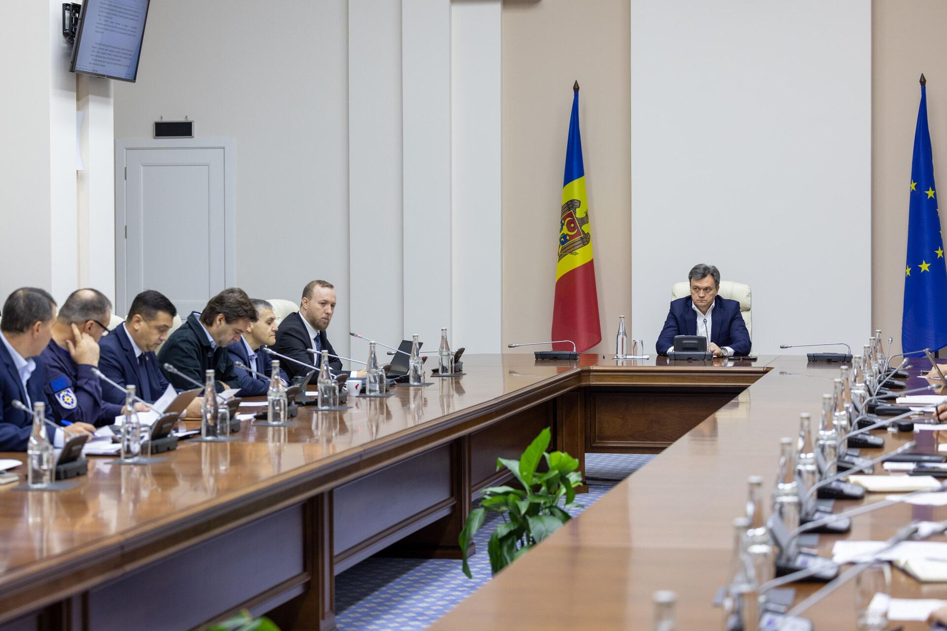 Заседание Комиссии по чрезвычайным ситуациям при премьере Дорине Речане - Sputnik Молдова, 1920, 04.10.2023