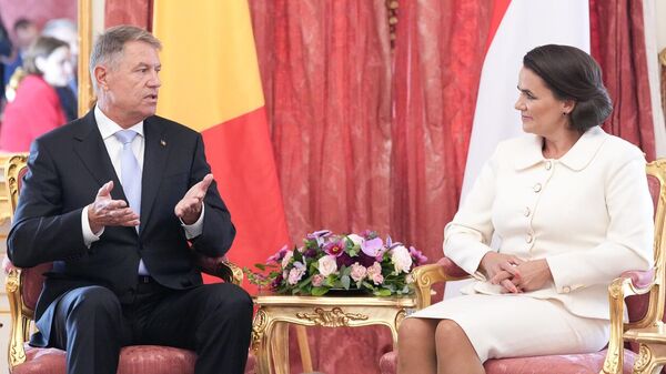 Klaus Iohannis a fost primit de către președintele Ungariei, Katalin Novák, la Palatul Prezidențial din Budapesta - Sputnik Moldova
