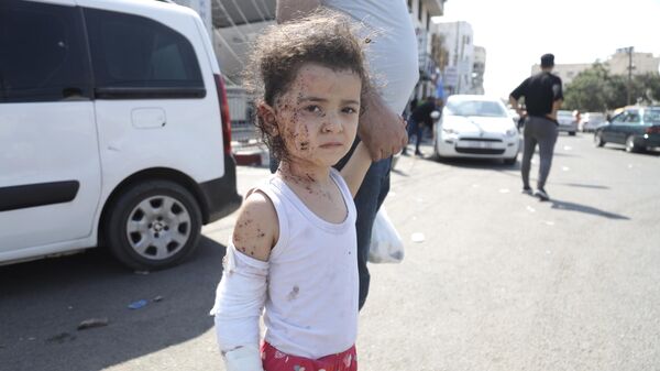 Ребенок, пострадавший в результате ракетных ударов ВС Израиля по Газе - Sputnik Moldova