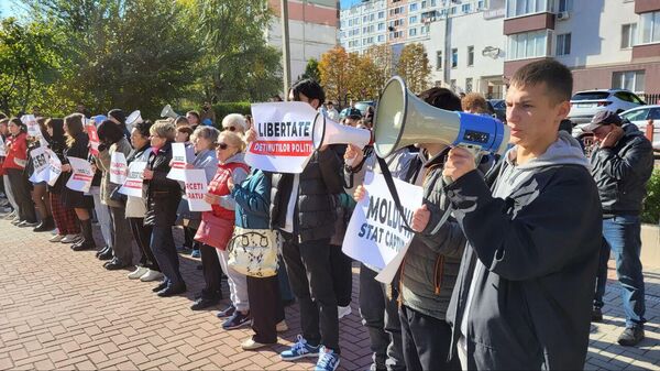 Верните демократию: в Кишиневе прошел митинг в поддержку активистов Возрождения - Sputnik Молдова