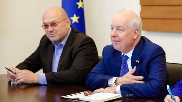 Посол США и министр финансов Молдовы обсудили перспективы сотрудничества - Sputnik Молдова