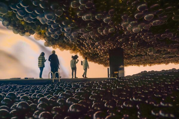 Иммерсивная инсталляция для шариков под названием Hyperstellar  в рамках американской выставки Музея воздушных шаров &quot;Полетим&quot; на территории музея на Манхэттенском пирсе в Нью-Йорке. - Sputnik Молдова