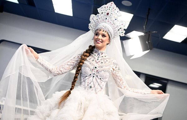 Презентация национального костюма, который представит на конкурсе Мисс Вселенная - 2023 обладательница титула Мисс Россия - 2023 Маргарита Голубева - Sputnik Молдова