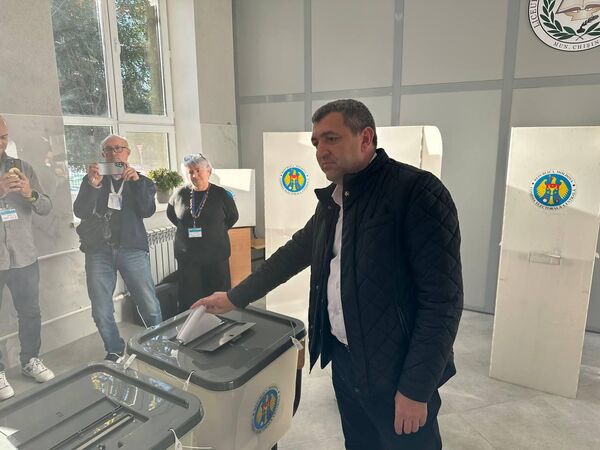La alegerile locale generale a votat și rivalul lui Ion Ceban, candidatul partidului de guvernământ PAS, Lilian Carp. - Sputnik Moldova