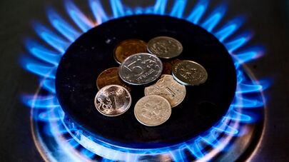 Монеты на газовой конфорке.