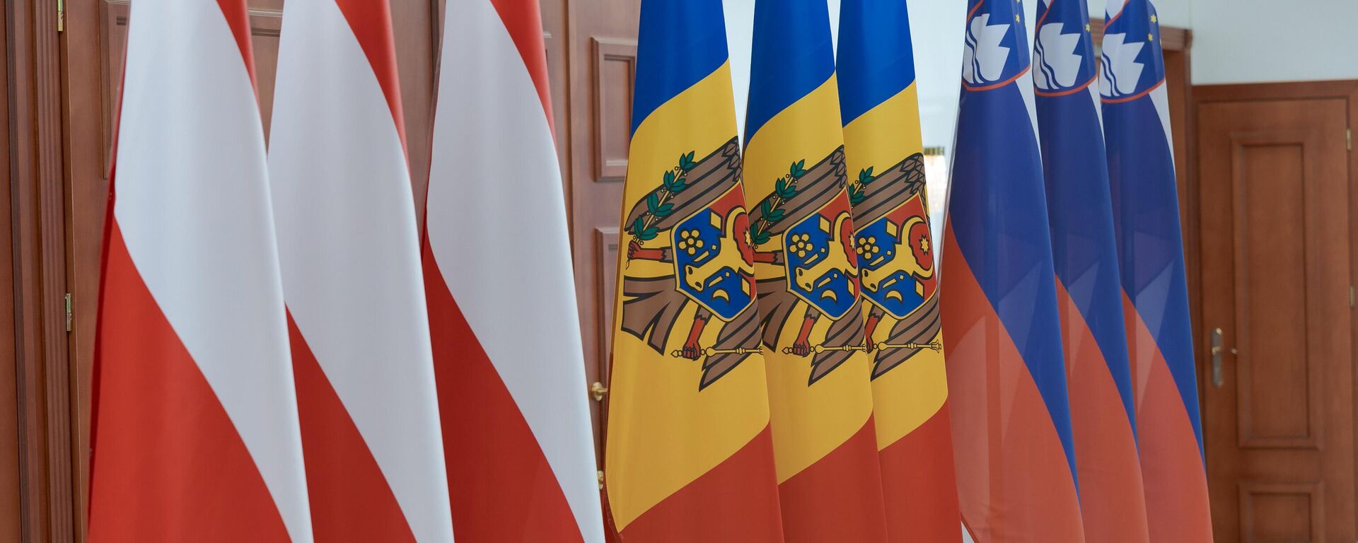 Флаги Молдовы, Австрии и Словении - Sputnik Молдова, 1920, 16.09.2024
