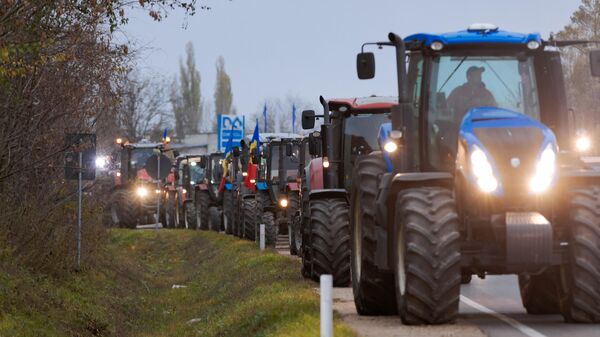 Фермеры съехались в столицу Молдовы на протест - Sputnik Молдова