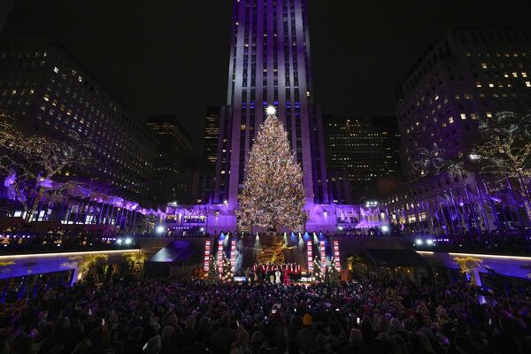 Рождественская елка в Рокфеллер-центре в Нью-Йорке - Sputnik Молдова