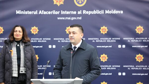 Глава МВД Молдовы Адриан Ефрос и заместитель госсекретаря США Узра Зейя - Sputnik Молдова