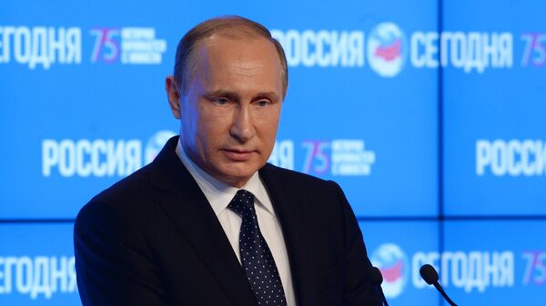 Владимир Путин поздравил Россию сегодня с 10-летием - Sputnik Молдова