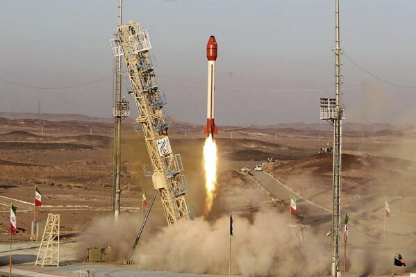 Пуск иранской ракеты с капсулой для животных, в рамках подготовки к полетам на орбиту Земли - Sputnik Молдова