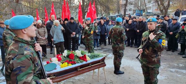 Ceremonia de îmormântare a veteranului din Al Doilea Război Mondial, Pavel Vasilievici Gladkov, 30.11.2023 - Sputnik Moldova