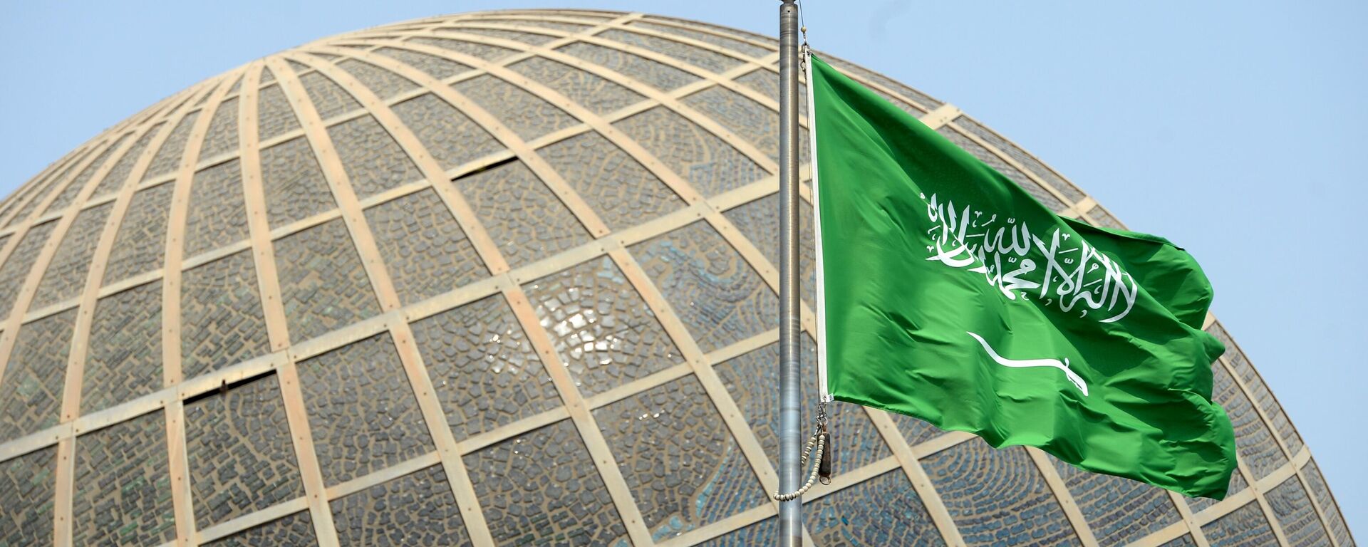 Флаг Саудовской Аравии в городе Джидда - Sputnik Молдова, 1920, 02.01.2024