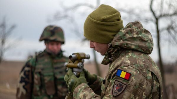 Молдавские военные проходят тренинги в Румынии - Sputnik Молдова