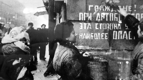 Табличка на доме: Граждане! При артобстреле эта сторона улицы наиболее опасна.  - Sputnik Молдова
