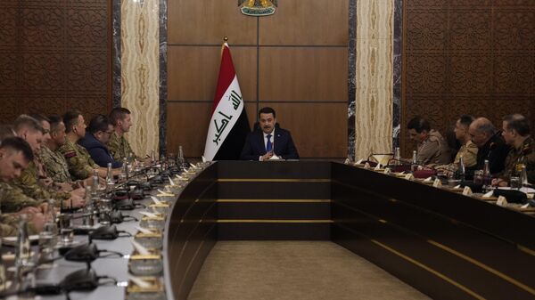 Premierului irakian Mohammed Shiah al-Sudani în timpul negocierilor bilaterale dintre Irak și Statele Unite privind finalizarea misiunii coaliției externe în Irak - Sputnik Moldova