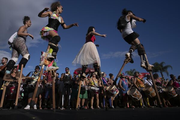 Репетиция парада перед карнавалом в Рио-де-Жанейро, Бразилия. - Sputnik Молдова
