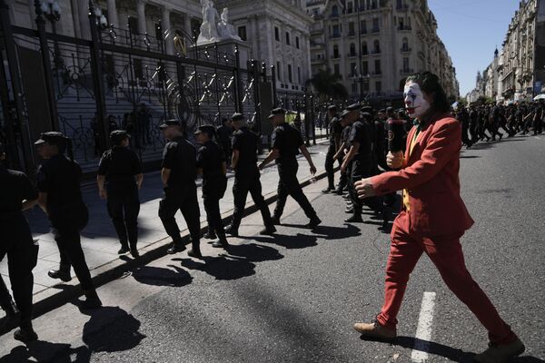 Протестующий во время общенациональной забастовки в Буэнос-Айресе, Аргентина - Sputnik Молдова