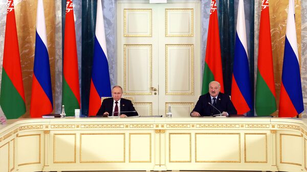 Vladimir Putin și Aleksandr Lukașenko - Sputnik Moldova