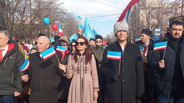 Торжественное шествие в Комрате по случаю Дня народного единства - Sputnik Moldova