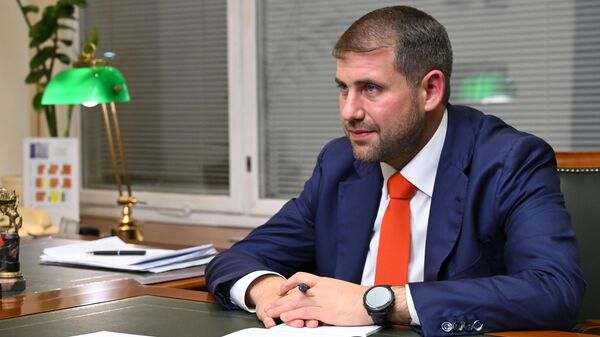 Ilan Șor la întâlnirea cu deputatul Dumei de Stat a Federației Ruse Leonid Kalașnikov - Sputnik Moldova