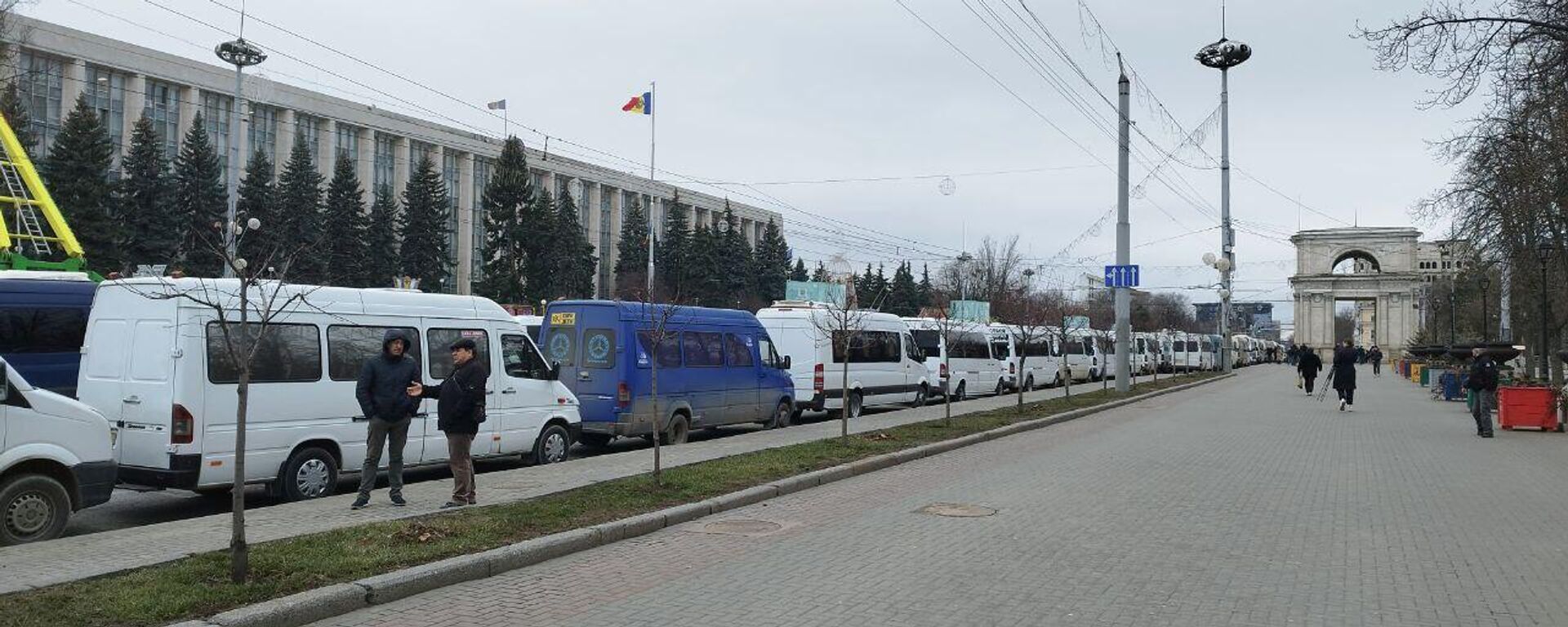 Транспортники частично перекрыли движение в центре Кишинева в знак протеста  - Sputnik Молдова, 1920, 15.02.2024