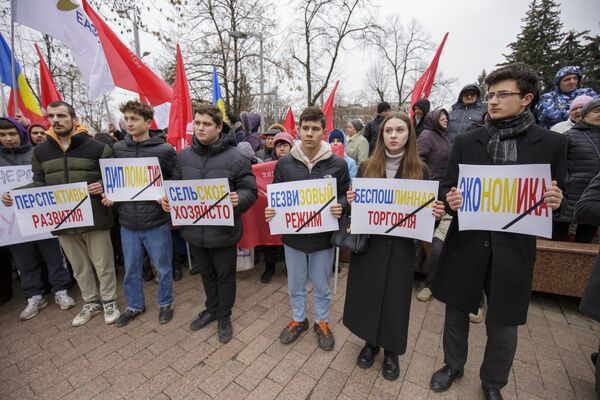 Представители и сторонники партии Возрождение провели митинг в поддержку участия Молдовы в СНГ - Sputnik Молдова