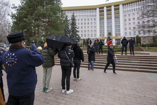 Представители и сторонники партии Возрождение провели митинг в поддержку участия Молдовы в СНГ - Sputnik Молдова