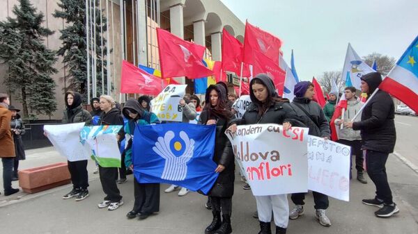 Партия Возрождение провела в Кишиневе митинг поддержку участия Молдовы в СНГ - Sputnik Молдова