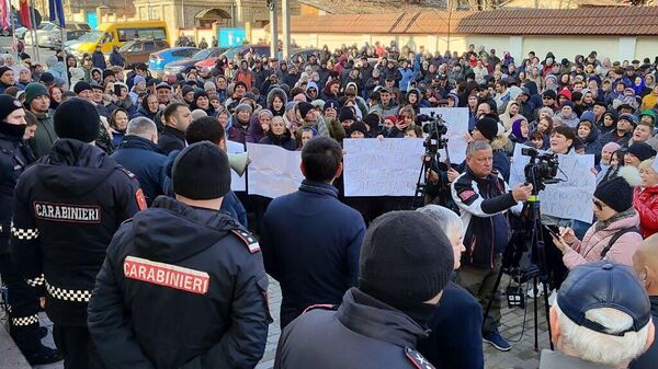 Протест представителей Гагаузии у здания Конституционного суда в Кишиневе 22.02.2024 - Sputnik Молдова