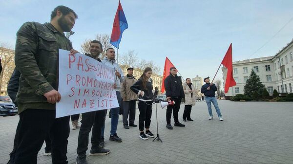 Гайдуки перед зданием Генпрокуратуры Молдовы требуют пресечь демонстрацию нацистских символов. - Sputnik Молдова