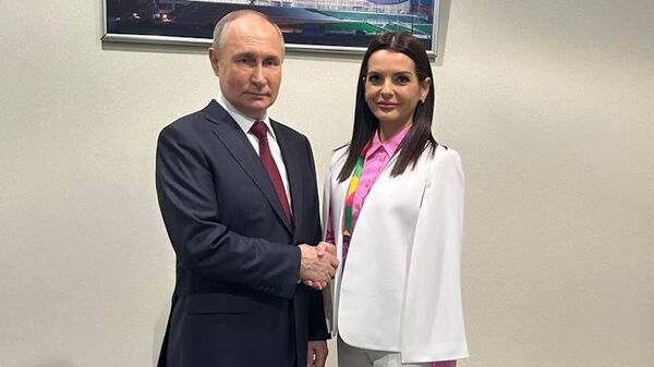 Президент РФ Владимир Путин и башкан Гагаузии Евгения Гуцул - Sputnik Молдова