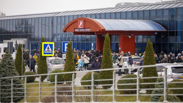 Снова задержания в аэропорту Кишинева, полиция заявила о провокациях - Sputnik Молдова