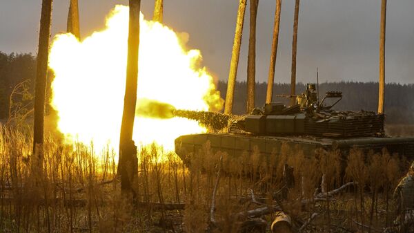 Боевая работа экипажей танков Т-80 - Sputnik Молдова