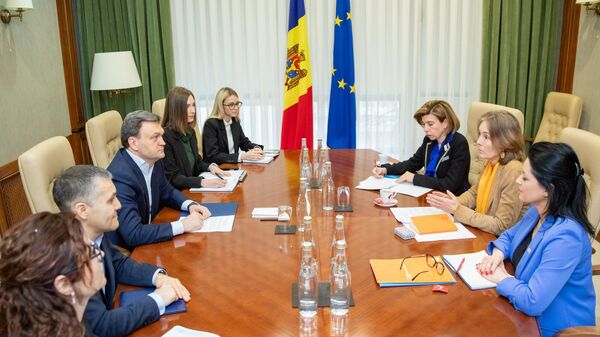 Премьер-министр Дорин Речан на встрече с региональным директором ЮНФПА для Восточной Европы и Центральной Азии Флоренс Бауэр - Sputnik Молдова