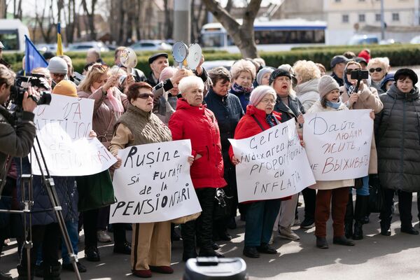 Протест Блока коммунистов и социалистов у Министерства труда и соцзащиты - Sputnik Молдова