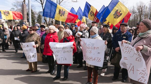 Blocul Comuniștilor și Socialiștilor protestează în fața Ministerului Muncii și Protecției Sociale - Sputnik Moldova