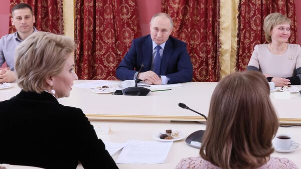Vizita de lucru a președintelui rus Vladimir Putin în Districtul Federal Central - Sputnik Moldova