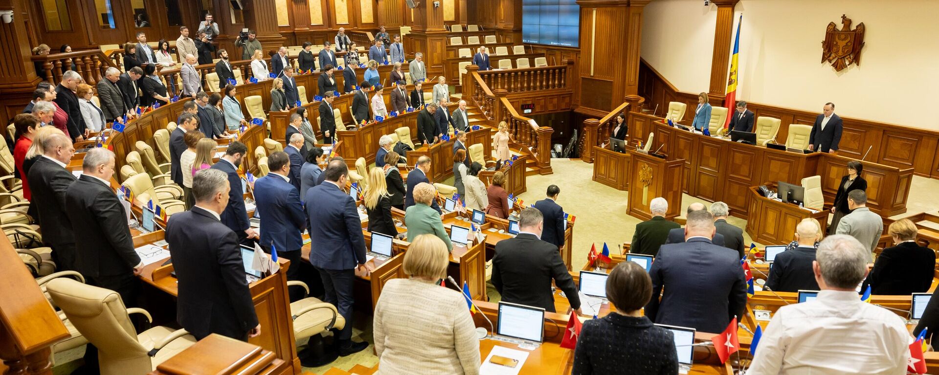 Парламент Молдовы почтил минутой молчания память жертв теракта в Крокус сити холле - Sputnik Moldova, 1920, 26.01.2025