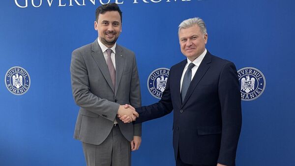Ambasadorul moldovean, Victor Chirilă și șeful Cancelariei Prim-Ministrului României, dl Alexandru Mihai Ghigiu - Sputnik Moldova