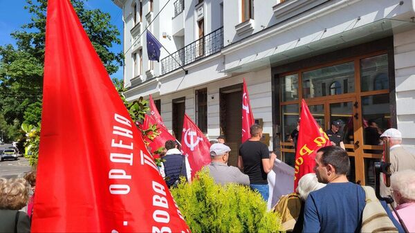 Пикет у Посольства ЕС в Кишиневе в защиту Дня Победы активистов организации Гайдуки - Sputnik Молдова